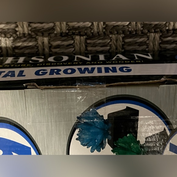 Smithsonian Crystal Growing Kit. New in Box. Grow 9 Crystals - Picture 8 of 11